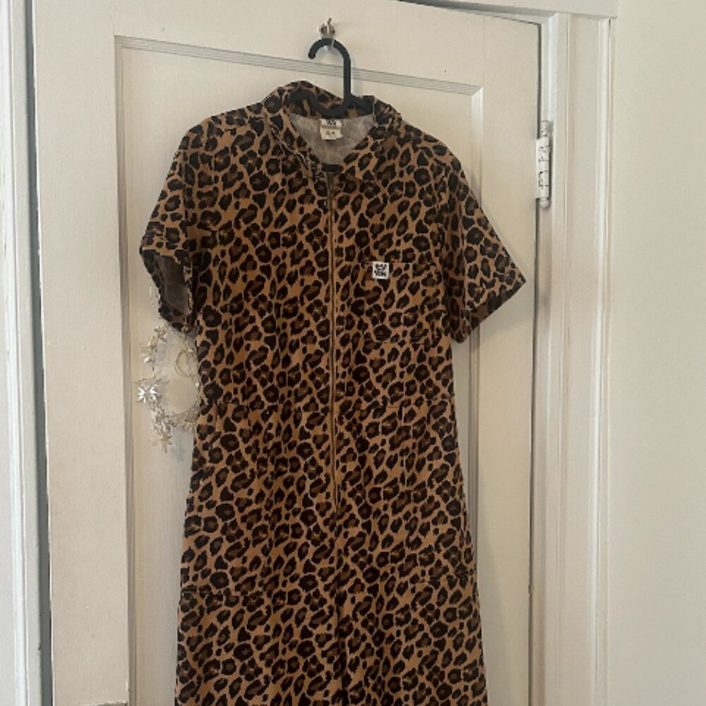 Lucy & Yak Leopard Jumpsuit Petite - Picture 3 of 7